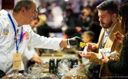 Panettone d'artista da record alla stazione marittima di Salerno