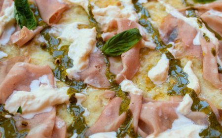 Crocca presenta il nuovo menù invernale: pizza croccante e sottile con ingredienti di stagione