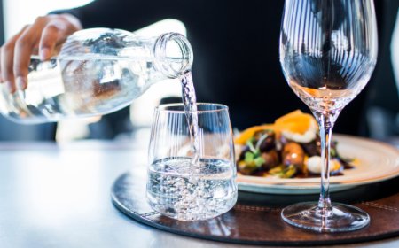 Intesa GDI: nella ristorazione cresce l'uso di acqua di rete trattata invece di minerale imbottigliata