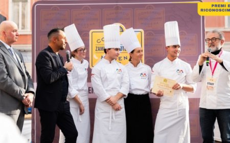 Lo chef Massimo Bottura premia 'Gli Chef di domani'