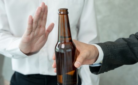 Le autorità sanitarie USA propongono etichette su alcolici per rischio cancro