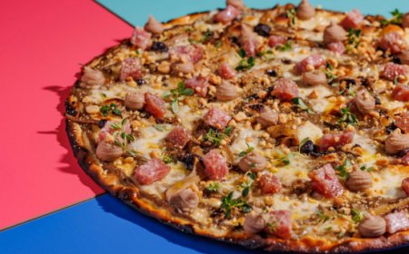 Un anno di TAC: la pizzeria che ha rivoluzionato la pizza romana croccante