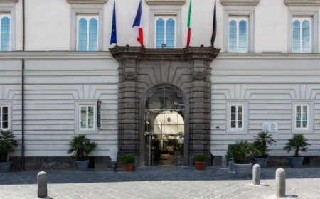 Palazzo Caracciolo Naples Hilton Affiliate: tradizione e musica nel cuore di Napoli