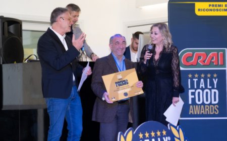 Giuseppe Gargiulo premiato come ''Food Hunter'' agli Italy Food Awards 2025