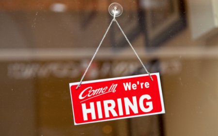 Lavoro nel terziario: 258.000 posizioni vacanti nel 2025