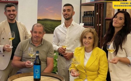 Guida Veronelli 2025: il Vermentino Pitraia 2021 di Tenute Gregu vince il SOLE