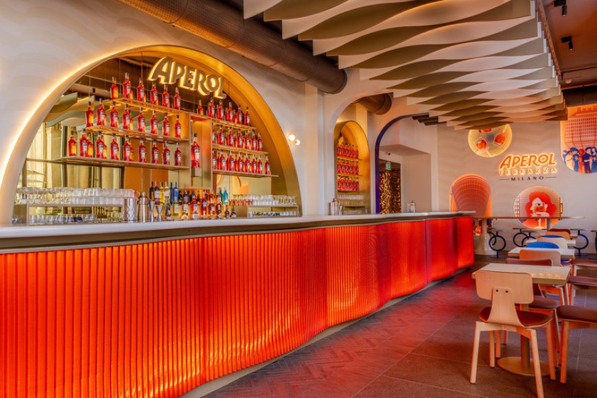 Nuovo look per Terrazza Aperol: tradizione veneta e design milanese si incontrano in Piazza Duomo