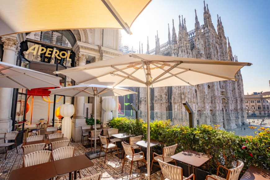 Nuovo look per Terrazza Aperol: tradizione veneta e design milanese si incontrano in Piazza Duomo