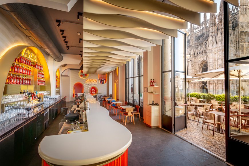 Nuovo look per Terrazza Aperol: tradizione veneta e design milanese si incontrano in Piazza Duomo