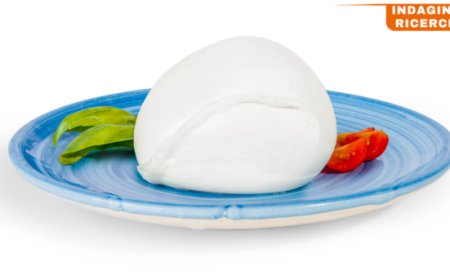 Mozzarella di Bufala DOP: secondo un'indagine di Fattorie Garofalo il 68% dei consumatori la taglia male