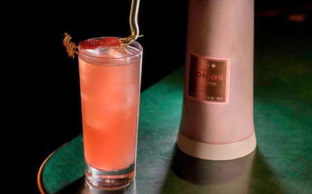 Strawberry Paloma: il  twist di Tequila Komos per celebrare la tradizione messicana