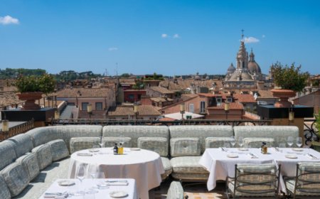 Gigi Rigolatto apre le porte sulla terrazza dell'Hotel Orient Express La Minerva