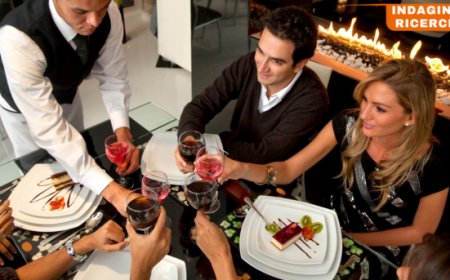 Fuori casa. Nel 2024 gli italiani hanno speso 85 miliardi, meno del 2019