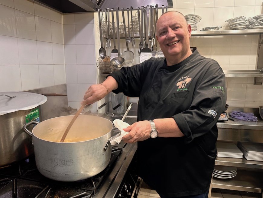 Un brindisi con la pasta mista: La Tattoria di Rosario Avolio a Napoli festeggia un anno di successi