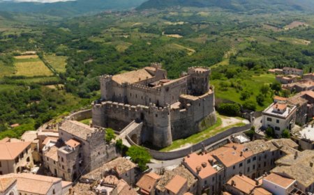 Castello Orsini, residenza d'epoca con 51 camere e suite, è in vendita