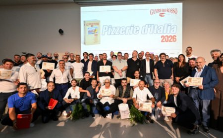 Guida Pizzerie d'Italia 2026: 816 locali recensiti, crescono i Tre Spicchi