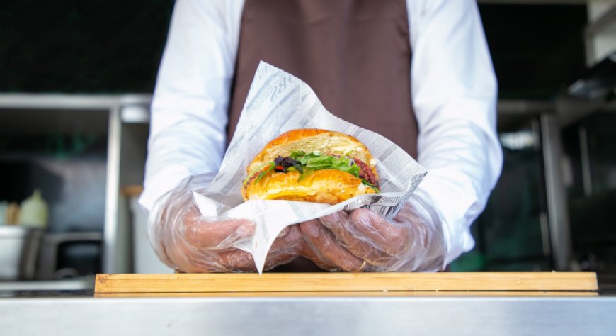 Street food e ristorazione: oltre 1 locale su 3 non conforme per i controlli dei NAS