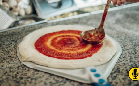 Un libro racconta le pizzerie storiche di Napoli: la presentazione il 13 ottobre