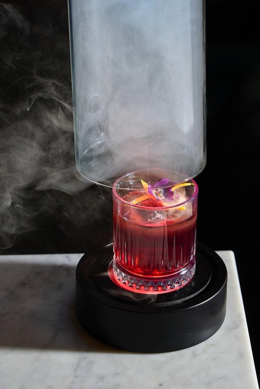 Cocktail d'autore e rooftop esclusivo: The View conquista Milano