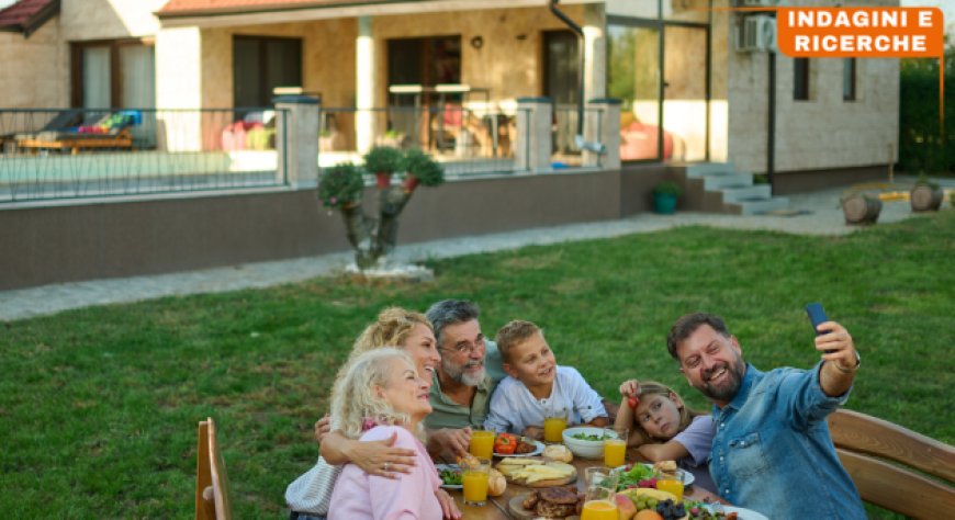 Gesti genuini e atmosfera familiare: così gli italiani definiscono la vera accoglienza