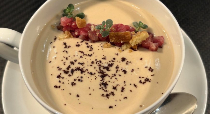 Natale gourmet a Sorrento: all'Ara Maris il cappuccino di cavolfiore, wagyu, tarallo e caffè dello Chef Pepe