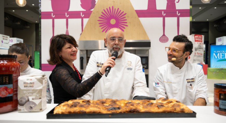 Il maestro Lorenzo Fortuna incanta il Sigep con pani e pizze d'ispirazione calabrese