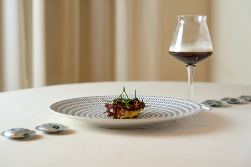 Chef Alessandro Dal Degan firma un menu di sei portate stellate con caffè Nespresso Professional