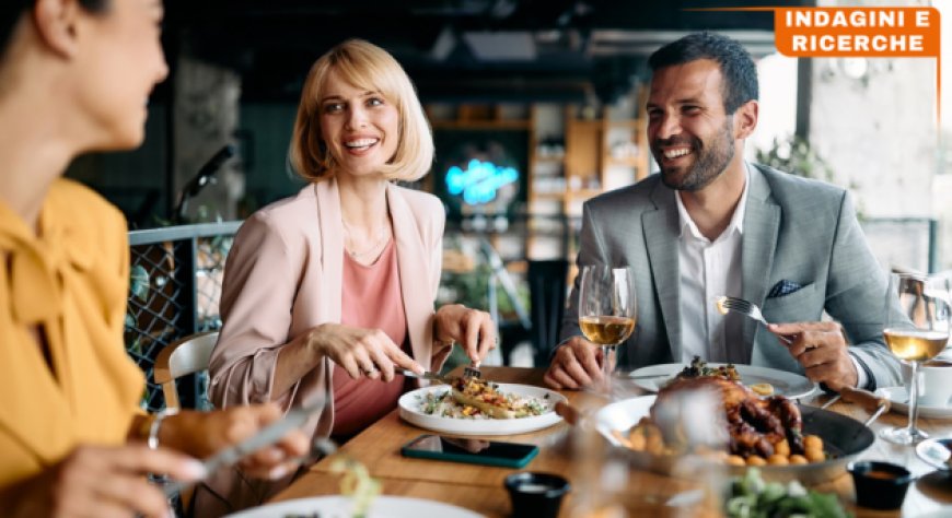 Ristorazione: gli italiani escono di meno ma spendono di più