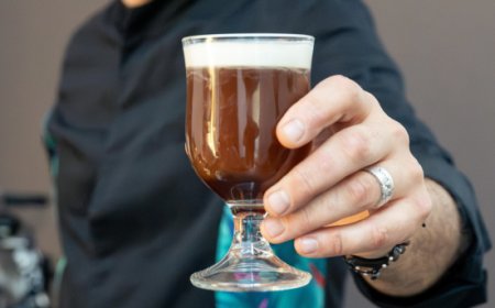 Il segreto dell'Irish Coffee perfetto? Andrea Villa, campione italiano Coffee in Good Spirits, svela la sua ricetta
