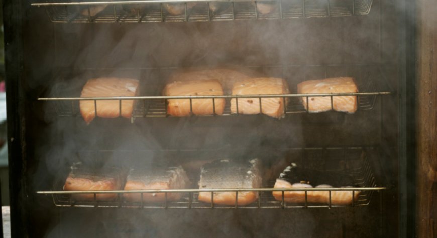 Scopri la parola del giorno su WikiHoreca.com: Affumicatura