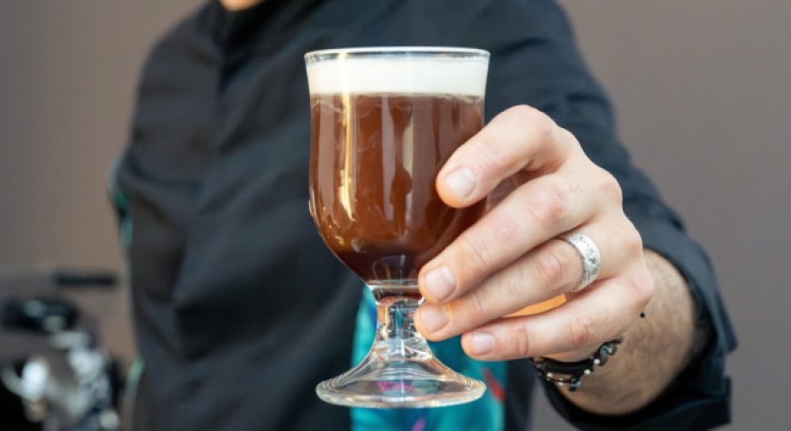 Il segreto dell'Irish Coffee perfetto? Andrea Villa, campione italiano Coffee in Good Spirits, svela la sua ricetta