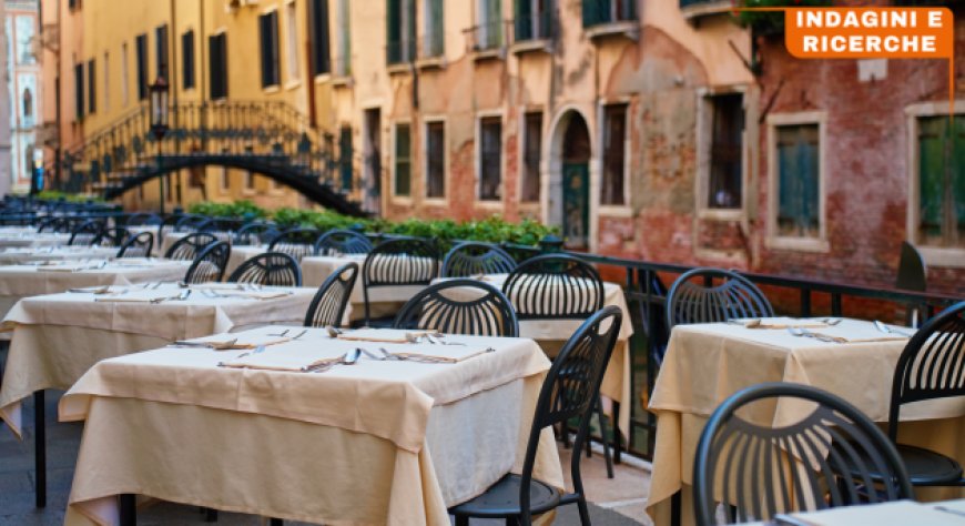 Città italiane, il commercio cambia volto: in crescita ristorazione e alloggi turistici