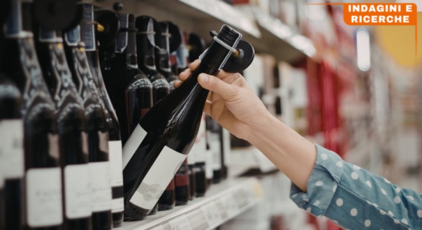 Vino in GDO nel 2025: crollano i volumi, solo le bollicine resistono