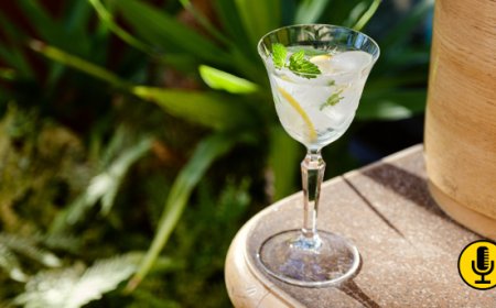 Alla scoperta dell’Hugo: storia, ricetta e abbinamenti del drink altoatesino che sta conquistando il mondo