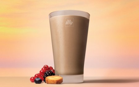 Frutti rossi, biscotto e blend Arabica: la ricetta limited di illycaffè