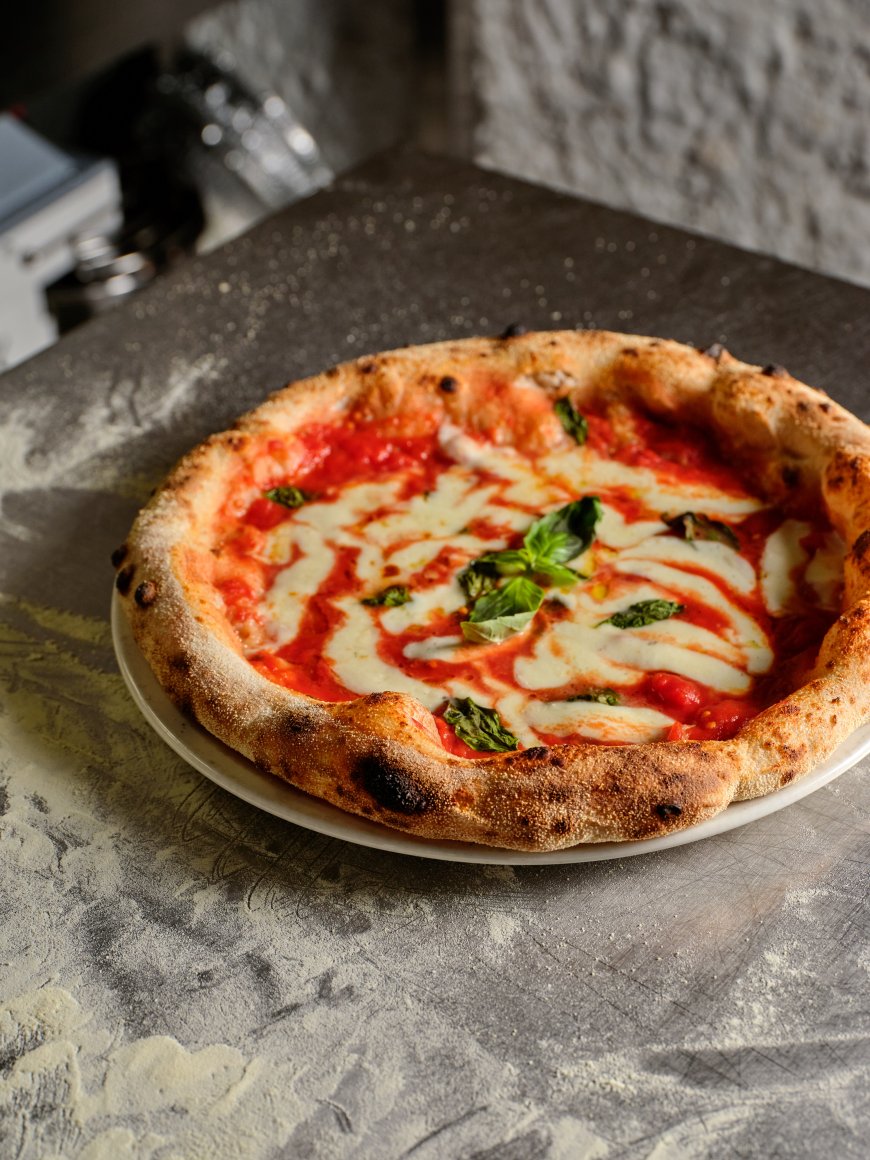 La Contrada compie 30 anni, una storia di famiglia con pizza d’autore e identità contemporanea