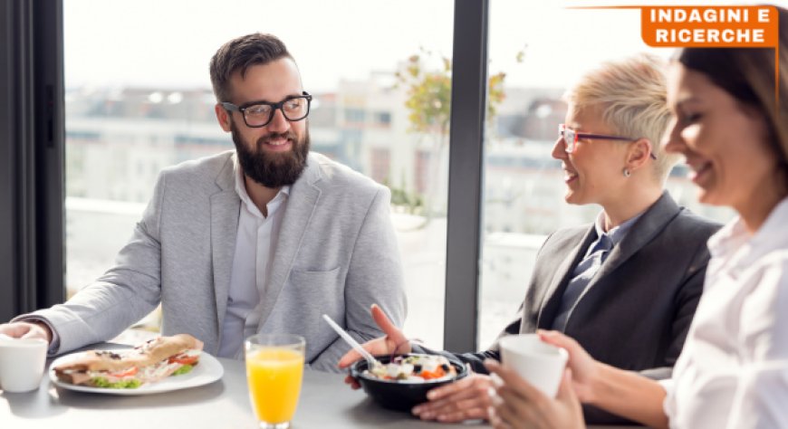 Pausa pranzo: il costo cresce e supera il valore dei buoni pasto