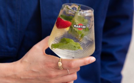 Martini Aperitivo Line: a Milano un tram storico racconta la storia dell'aperitivo