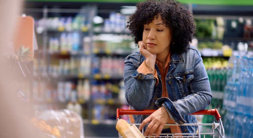 Consumi: cresce la spesa ma cala la fiducia, a marzo quasi 9 italiani su 10 tagliano i consumi