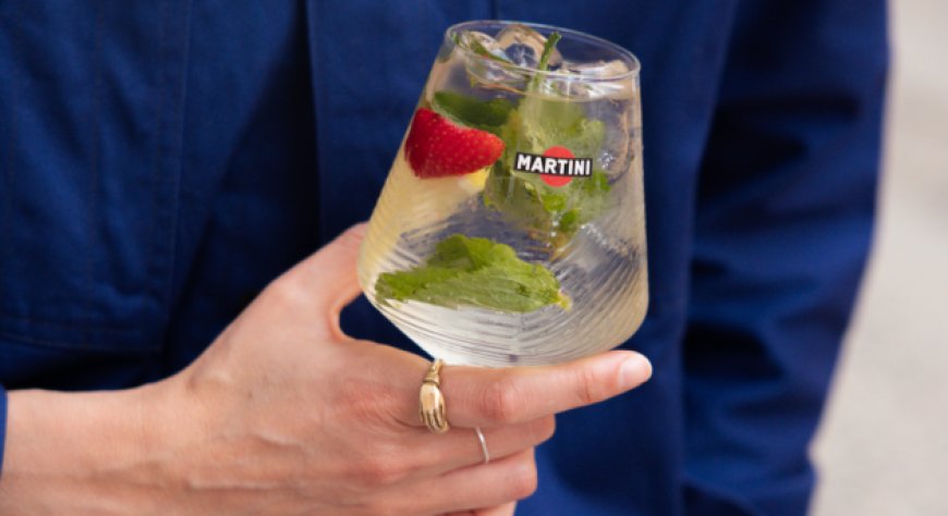 Martini Aperitivo Line: a Milano un tram storico racconta la storia dell'aperitivo