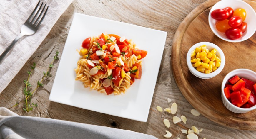 Fusilloni Mais e Riso Integrale Farmo protagonisti di una fresca ricetta estiva