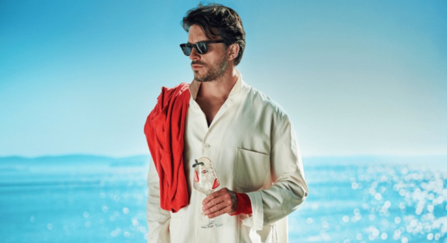 La nuova campagna Martini con Jonathan Bailey celebra aperitivo e stile italiano
