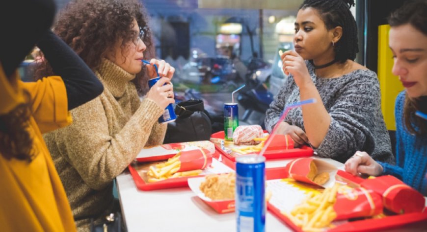 Fast food più green: l'87% degli imballaggi di carta finisce davvero nel riciclo