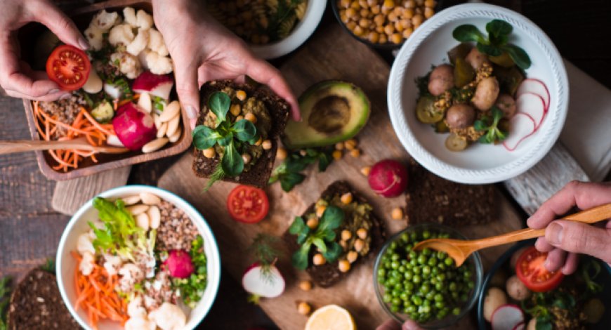 Estate e gonfiore addominale: i dieci benefici di un'alimentazione plant-based