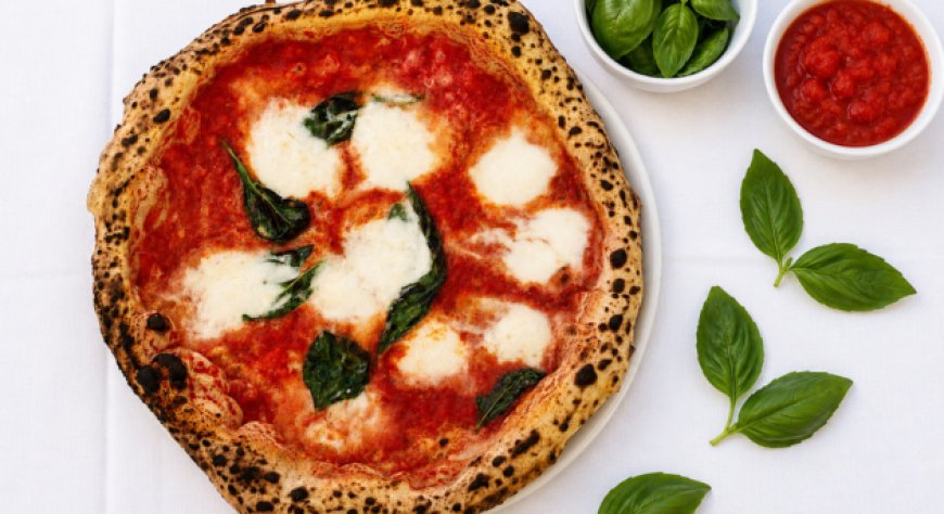 Pizza Village a Pozzuoli, la pizza fa il tifo per la canzone napoletana all'Unesco