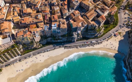 Case al mare in Italia, la Calabria guida la domanda estera nel 2026