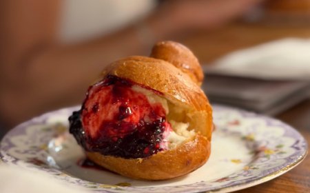 Blu di bufala e gelsi vesuviani: la brioche col tuppo si reinventa a Villa Guerra