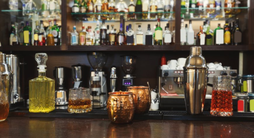 Scelte di bottiglieria strategiche: l'impatto della selezione dei distillati sui margini del settore Horeca