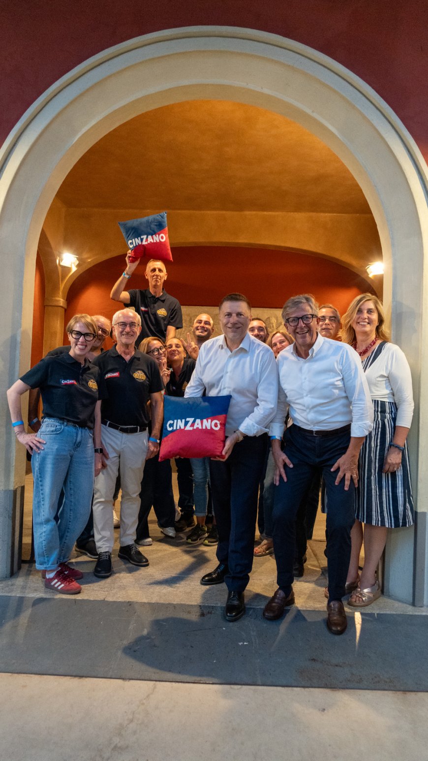 Cinzano prepara la prima vendemmia con Gruppo Caffo 1915 e torna nelle Langhe