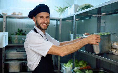 Materie prime in cucina: come riceverle e conservarle senza errori